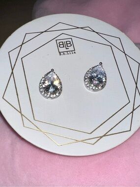 New bb Lila bling teardrop studs